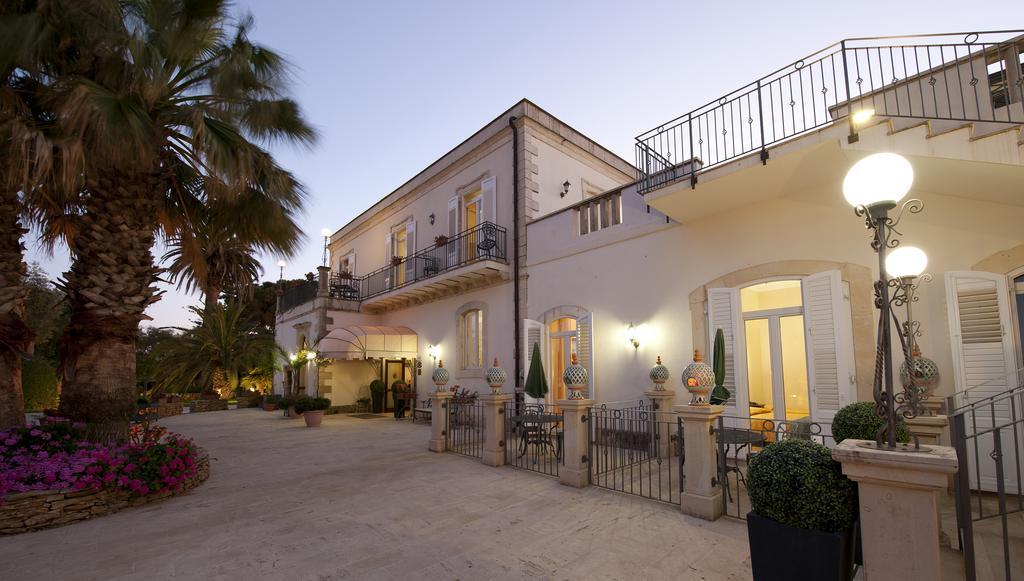 Charme Hotel Villa Principe Fitalia Фануза Екстериор снимка