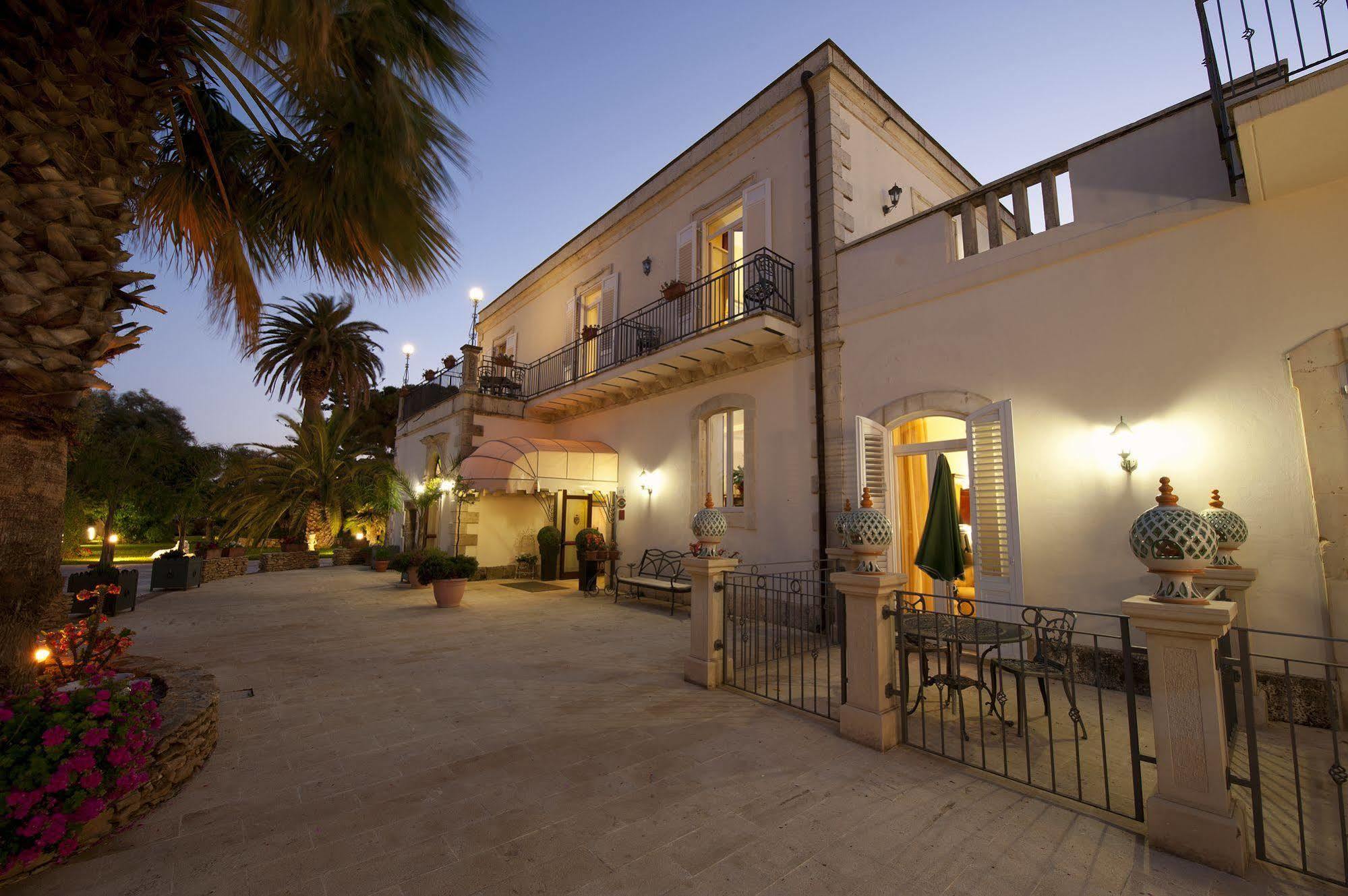 Charme Hotel Villa Principe Fitalia Фануза Екстериор снимка